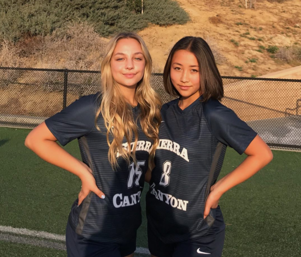 布朗尼女友曝光这也太美了笑容甜美气质出众詹嫂已关注她