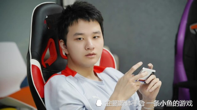 小义转射手,dyg易峥断开连接;小义转打野,湘军,东挂牌!