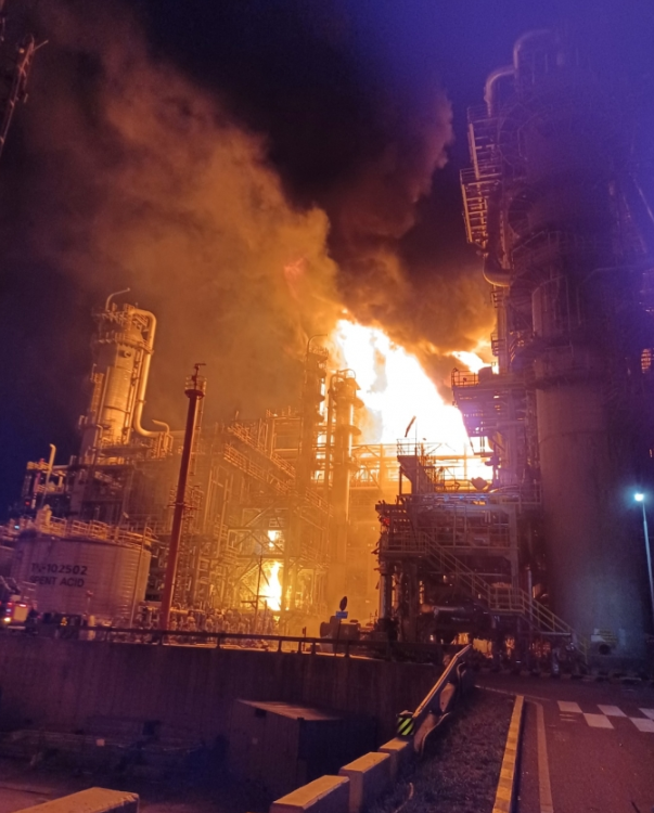 韩国一炼油厂大爆炸致1死9伤：火柱腾起数十米附近震感剧烈