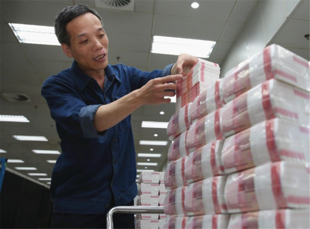印钞厂那么多钱为什么没人敢偷拿看完整个印钞过程就明白了