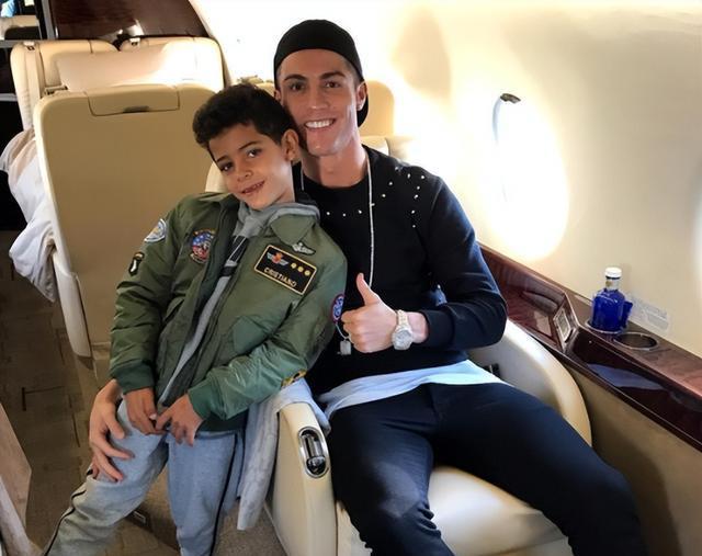 c罗大儿子有多强?11岁6块腹肌,23场独造75球,遗传总裁气质