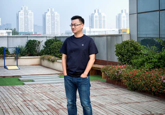 贝壳"史无艰难",彭永东承压守业