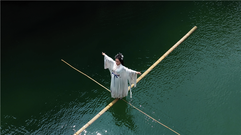 寒江孤影水上漂!贵州遵义女孩杨柳的快意江湖_腾讯新闻