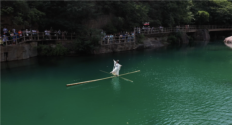寒江孤影水上漂!贵州遵义女孩杨柳的快意江湖_腾讯新闻