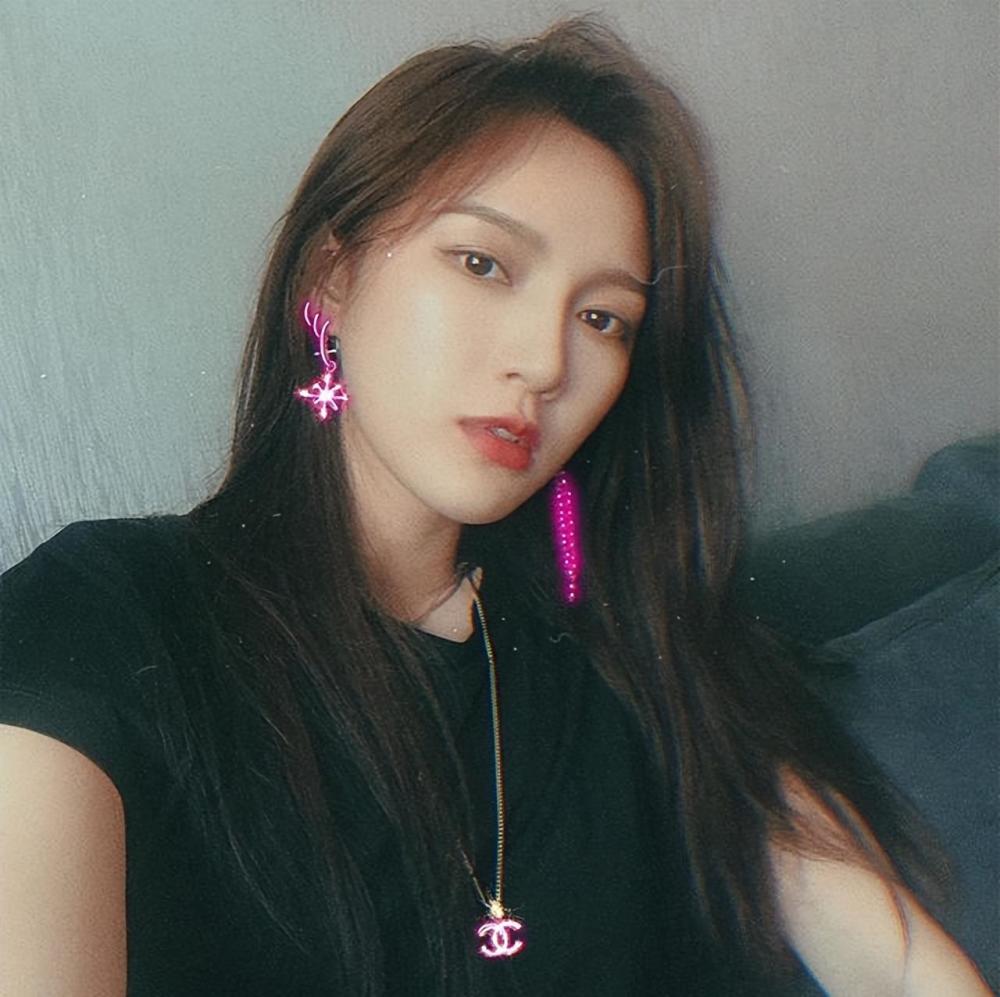 孟佳被质疑与宋茜不和公开晒图排挤队友如今能否逆袭成功