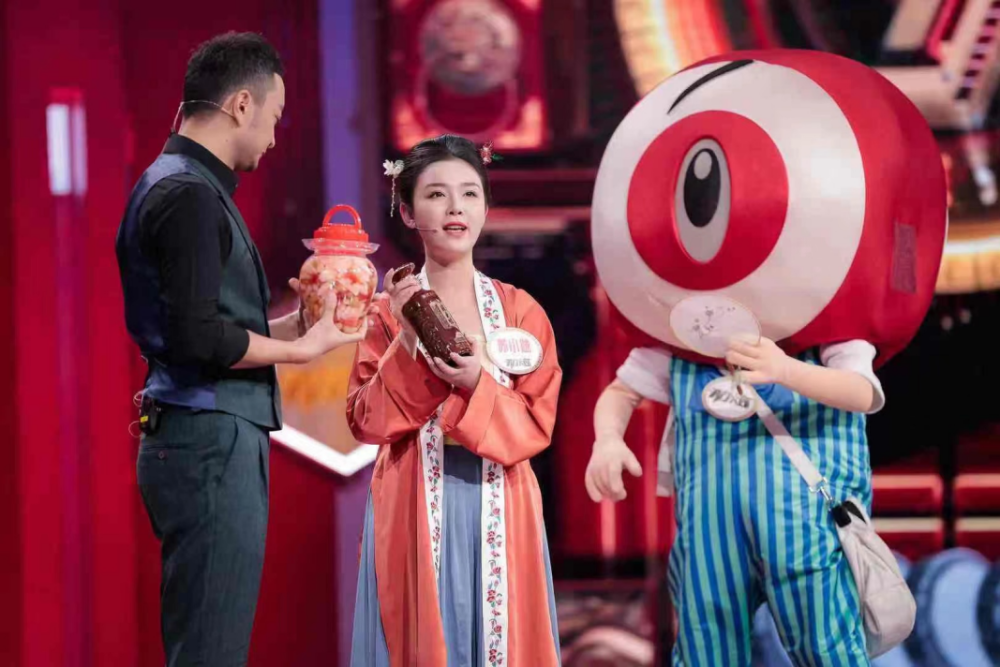 苏小妹参加央视节目《开门大吉》▲苏小妹参加四川卫视《我们茨的