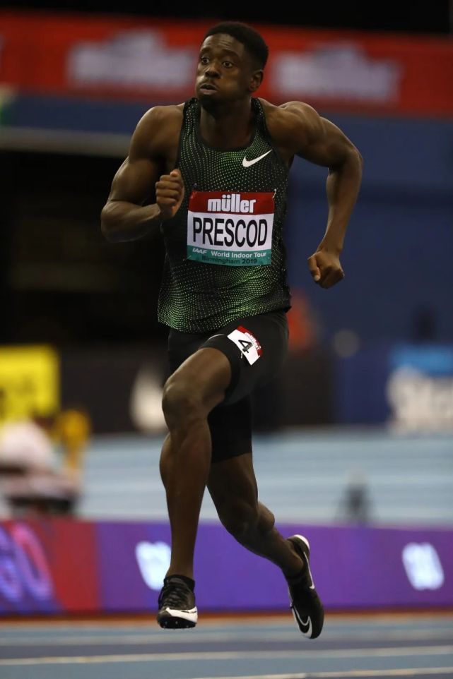 但他将面对的是英国名将普雷斯科德,欧锦赛冠军休斯领衔的本土天团.