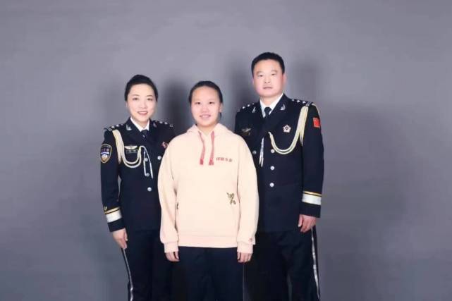 李玉英家庭董钢家庭马玉洁家庭赵杰家庭闪电新闻记者 耿欣  报道