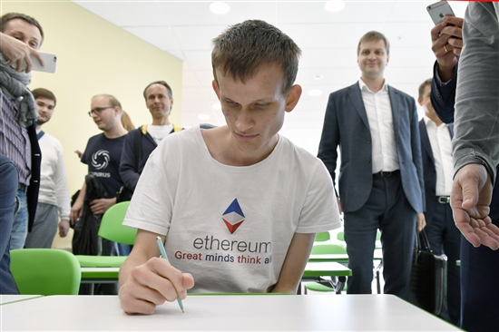 v神不是"神""v神"是中国网友赋予他特有的爱称,他对于区块链的理念