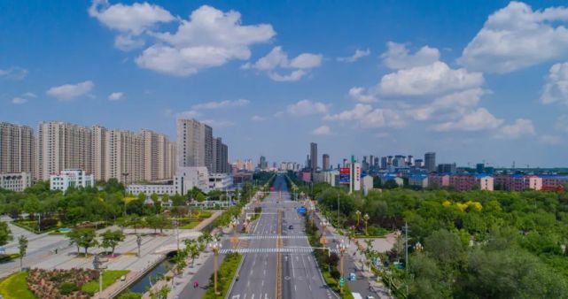 如今漫步在濟陽城區,一道道靚麗的綠化風景帶裝點著這座城市,錯落有致