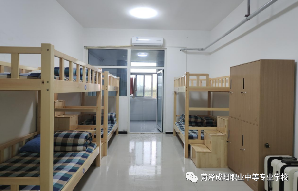 学生宿舍学生餐厅学校地址:菏泽市牡丹区湘江路与成阳路交汇处垂询