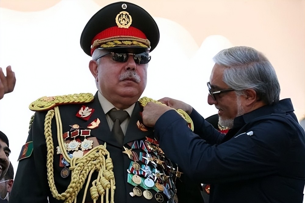 杜斯塔姆还想重返阿富汗反复横跳数十载现在又要投敌了