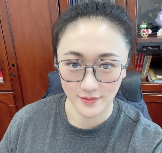 42岁刘亚男英姿依旧晒近照!球迷调侃让她复出,是胡铭媛学习对象