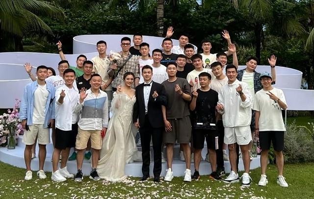 张继伟婚礼堪比cba全明星半个篮球圈参加张镇麟弹跳强手捧花