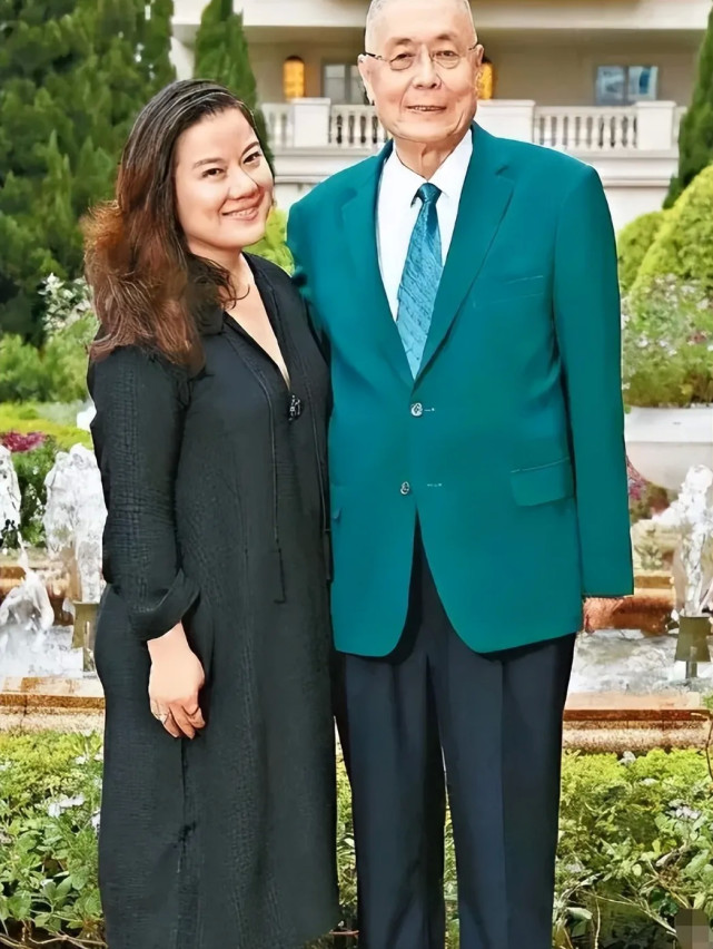 83岁的刘诗昆带着1岁女儿参加电影节,妻子早已计划生二,三胎