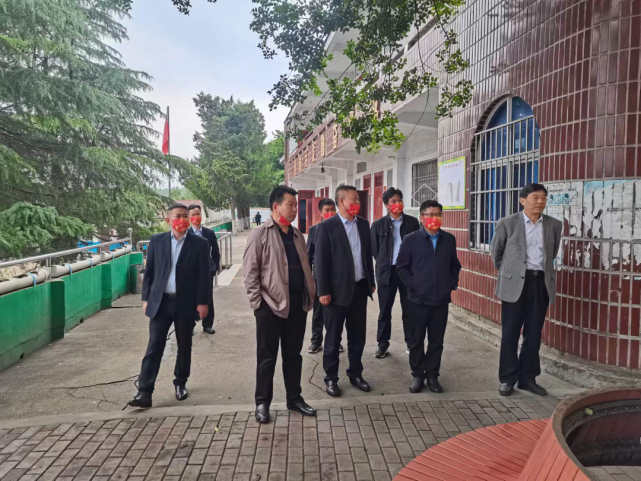 随县教育局局长沈勇一行到小林镇祝林小学调研指导工作