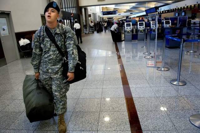 自杀也不愿服役,美国海军逃兵频出,心理问题比身体折磨更严重