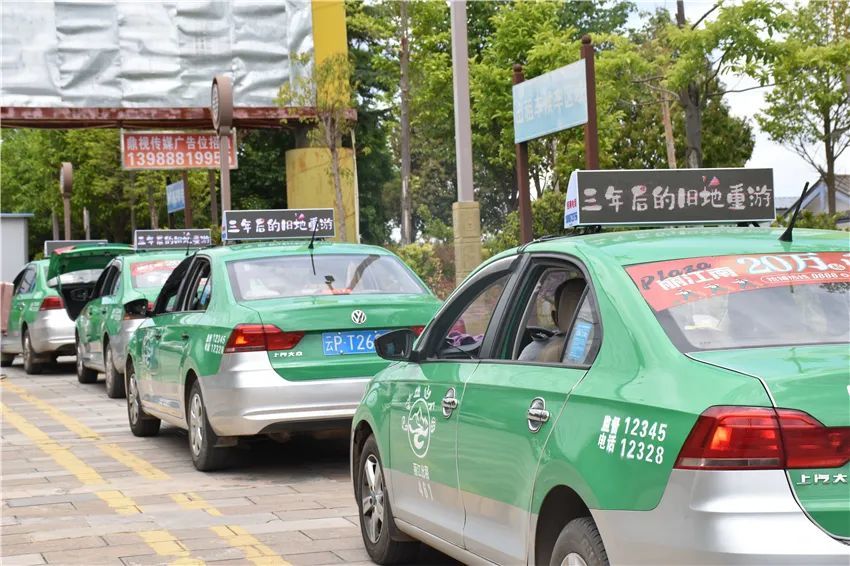 丽江头条慕了一男子租下丽江城区776辆出租车车顶屏广告求婚女友