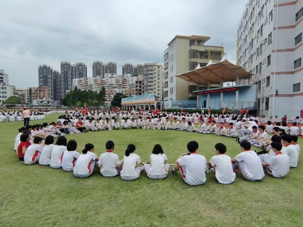 邓发中学图片