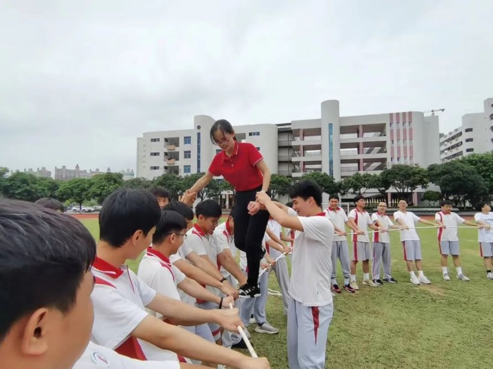 邓发中学图片