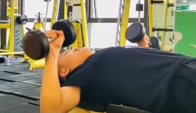 变形计主人公梁训,因一颗鸡蛋险些丢性命,如今通过双手改变命运