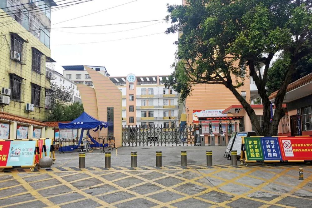南宁市第二十一中学(亭洪校区)地址:南宁市江南区星光大道47号23.