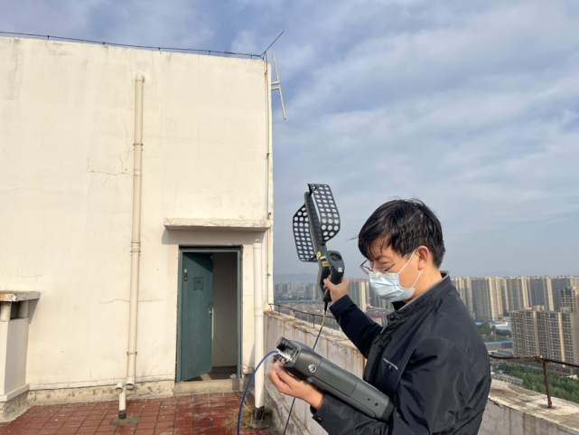 深夜快速查处两起"黑广播"