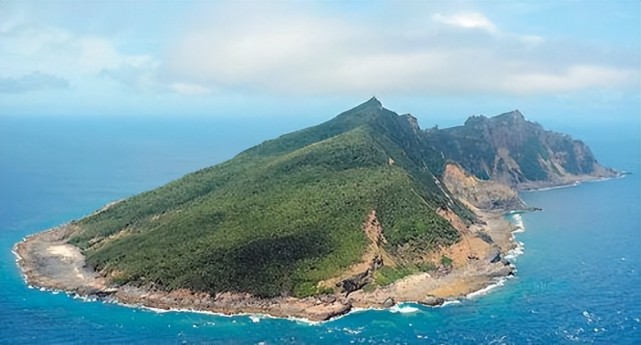 对于日本议员仲间均的行为,中国海警对其乘坐的船只进行了警告,并通过