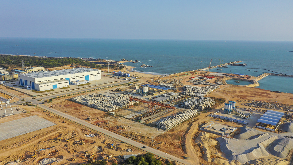 惠来县临港产业园建设现场如火如荼▼中石油广东石化炼化一体化项目