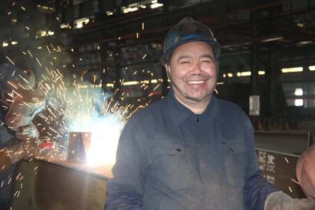 最美劳动者身影|艾力江·吐地:实力与风趣并存的焊工阿达西