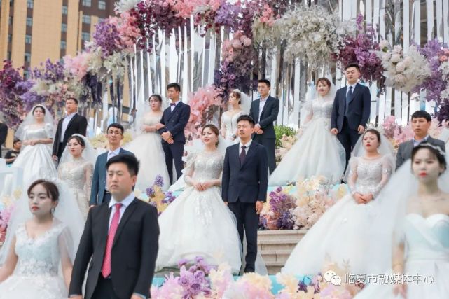 今天临夏市这场集体婚礼,给你不一样的浪漫!