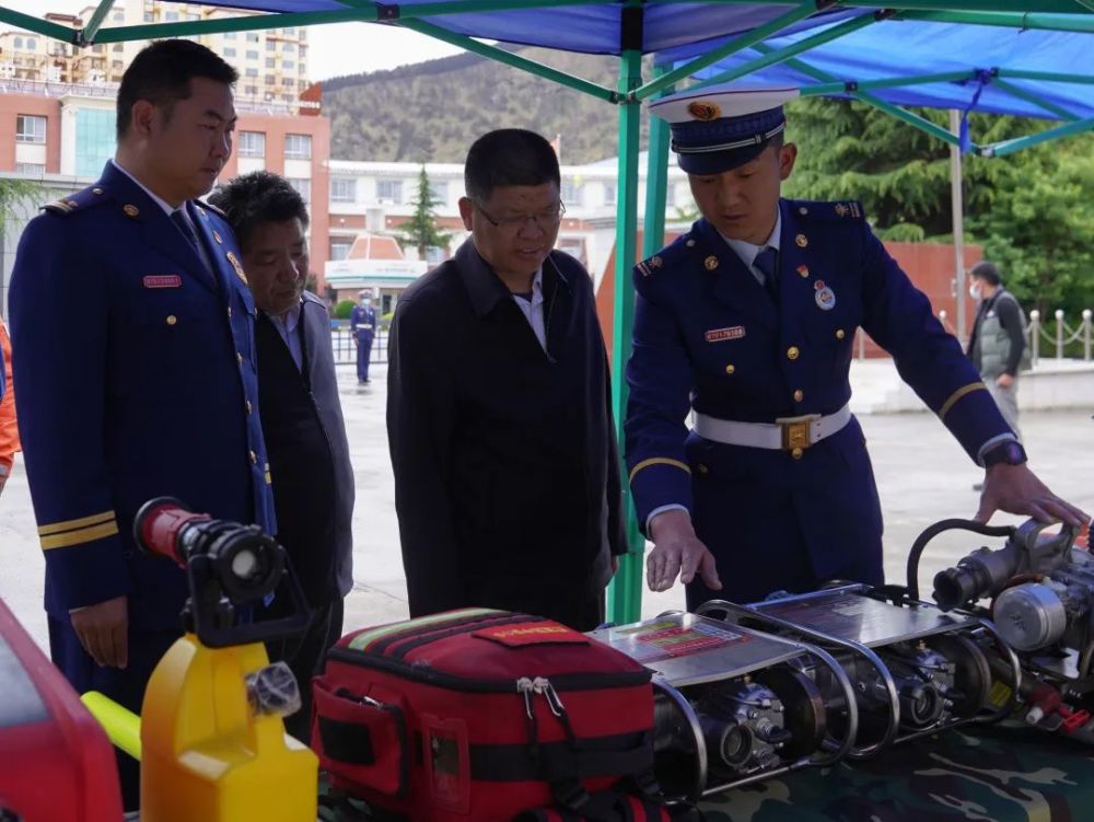 林芝市副市长刘春祥一行到林芝市森林消防支队考察调研