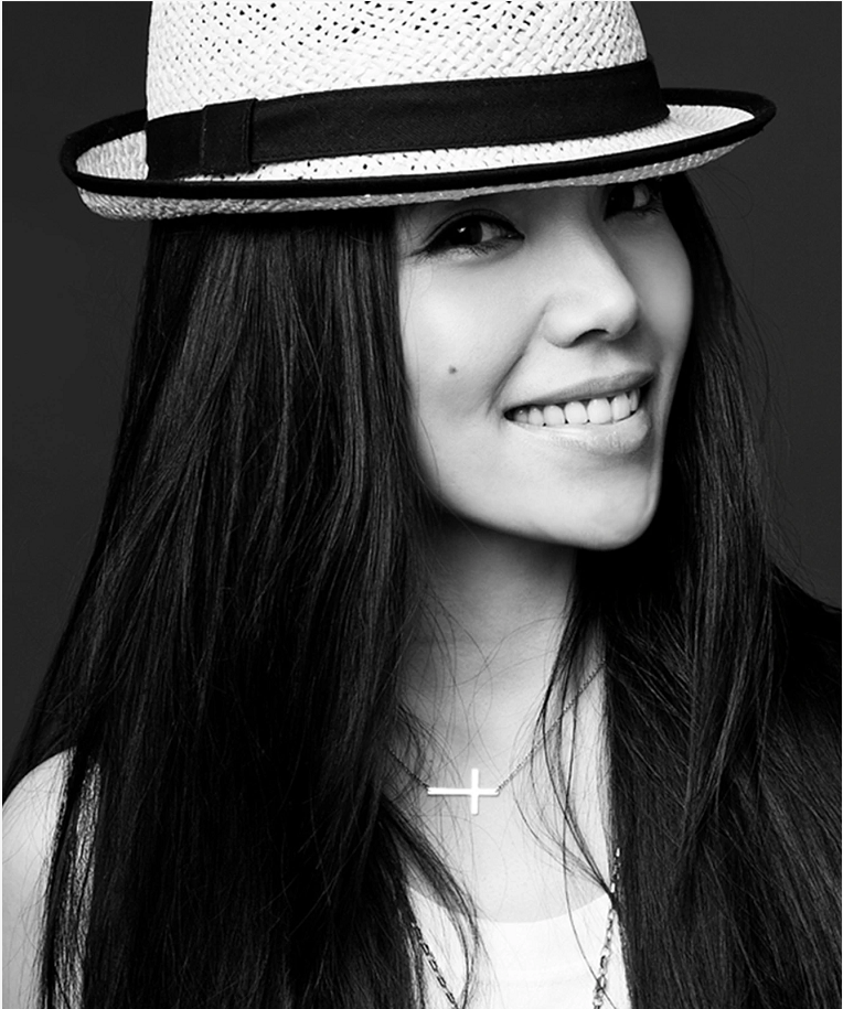 知名演员李佳璇导演丈夫去世8年与狗为伴她的痴情让人泪目