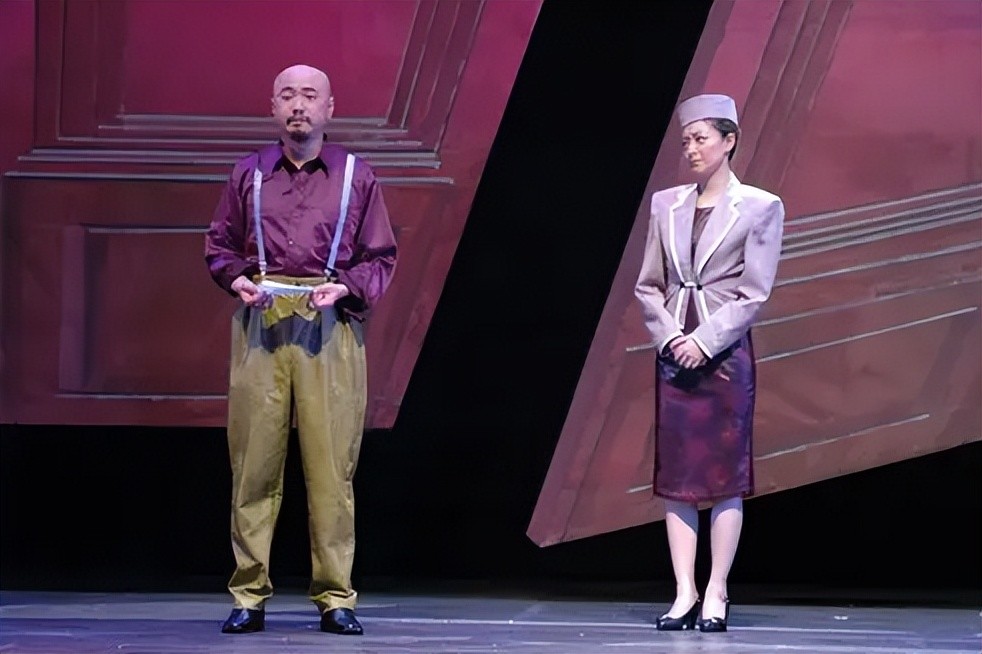 上海滩时髦人最不能错过的一件事,就是去看一场徐峥主演的话剧