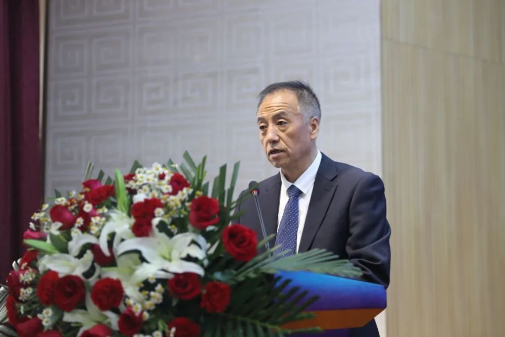 副院长武治东,副院长吴栋,总会计师贺延平分别对本次会议新出台的科技