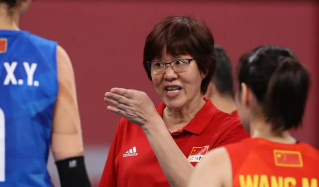 郎平荣获中美杰出贡献奖!在美国惬意安享晚年 住别墅遛狗购奢侈品