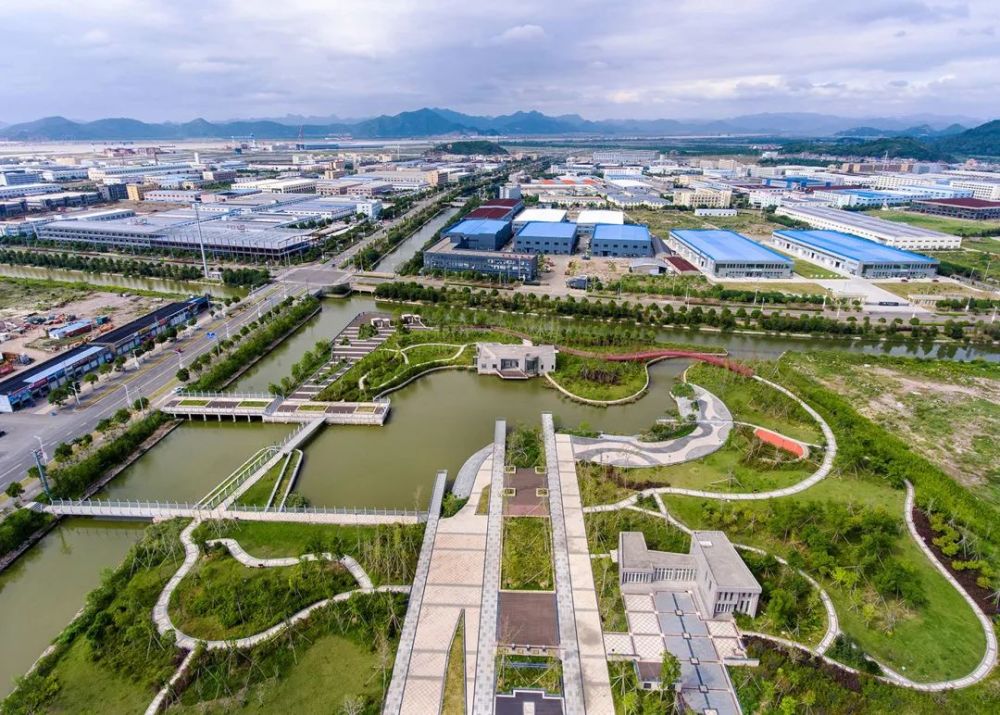 32平方公里沿海工业城其中,浙大一院三门湾分院,县委党校,体育中心等