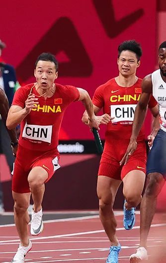 东京奥运会铜牌,由苏炳添,谢震业,吴智强和汤星强组成的中国队获得了