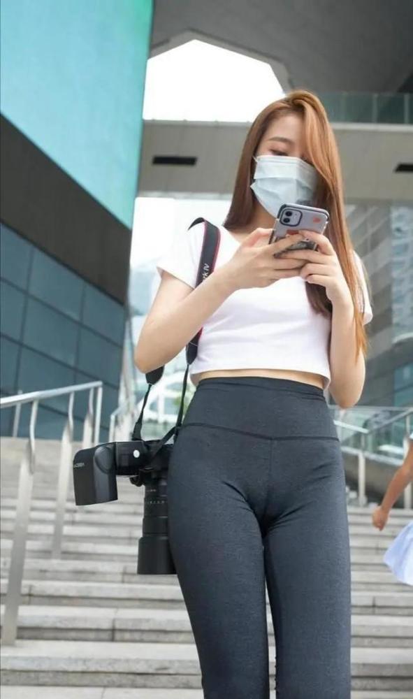 优雅洋气的瑜伽裤装扮洒脱不俗,秀出女人的成熟优雅范,帅气随性_腾讯