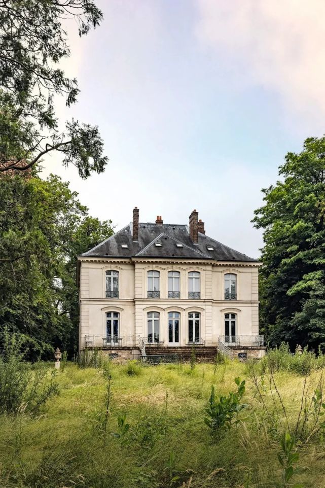 老佛爷巴黎别墅被拍卖一生未婚无儿无女贵为香奈儿总监又何如