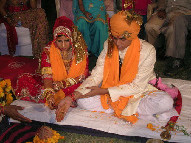 印度女孩刚19岁就被父母嫁出去，结婚21天突然死在婆家