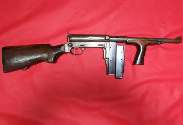 二战美国冷门轻武器udm42冲锋枪