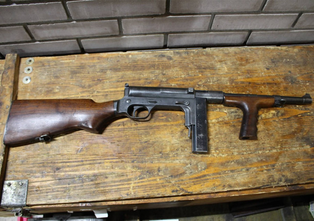 二战美国冷门轻武器udm42冲锋枪