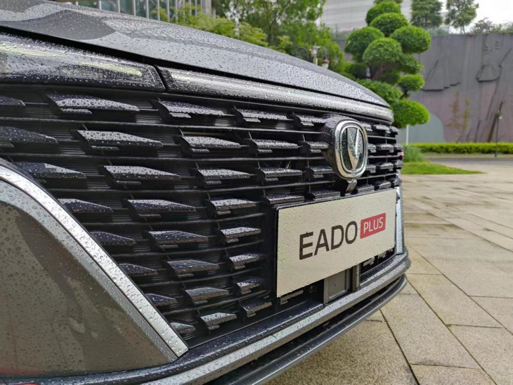 比亚迪首款搭载CTB技术的e平台3.0车型，海豹预售仅21.28万元起