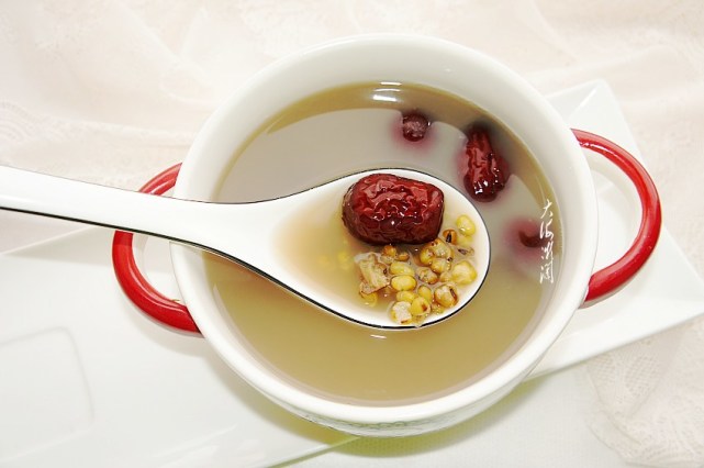 食材:绿豆半碗;红枣适量.