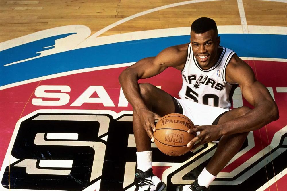 美媒列出大卫罗宾逊生涯每个赛季的数据荣誉,能在小球时代立足吗_腾讯