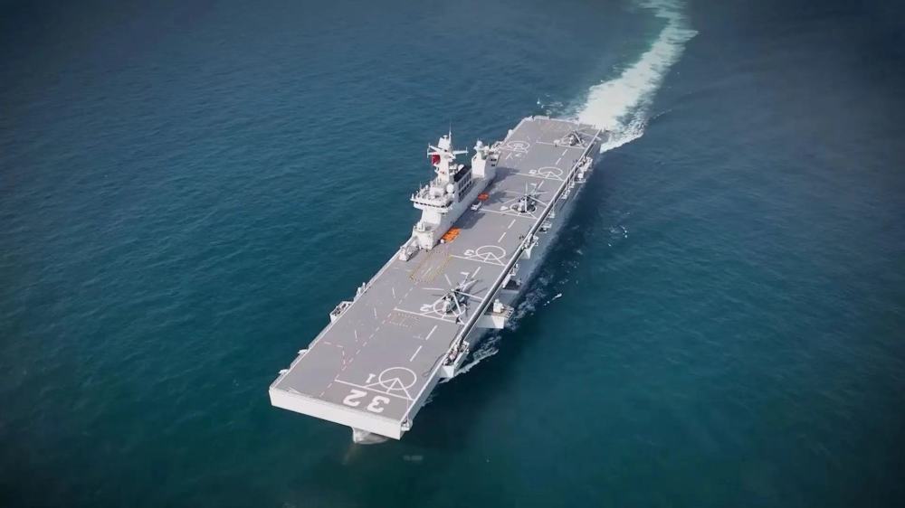 就目前来看,光是2艘075两栖攻击舰,7艘071船坞登陆舰,其满载排水量就