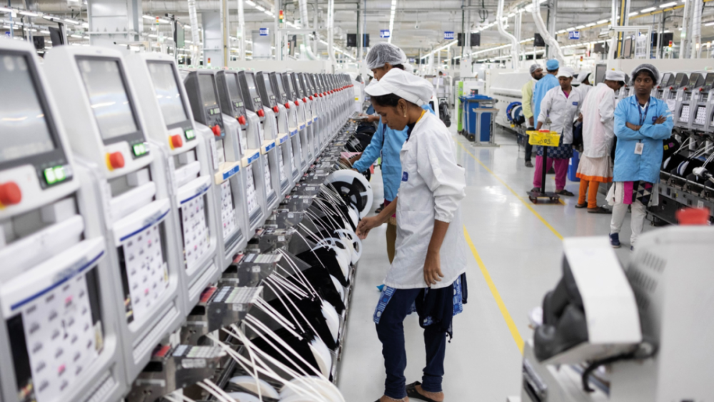 印度工业化势头有多猛？已成全球第二大手机生产国｜南亚研究通讯