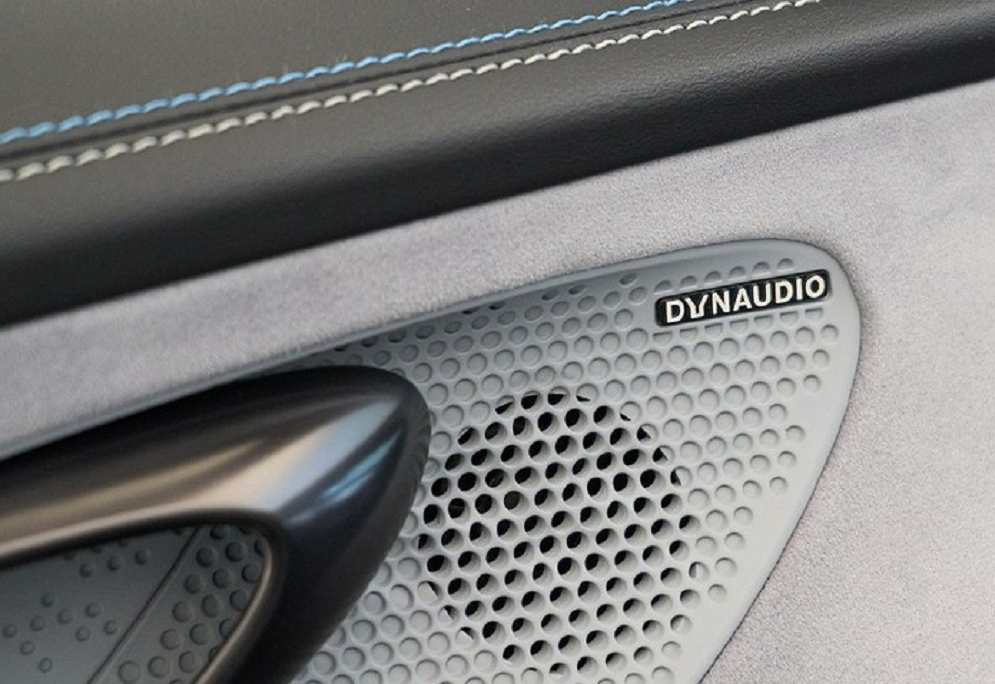 直接迎战Model3，比亚迪海豹开启预售，哪一款最值得入手？