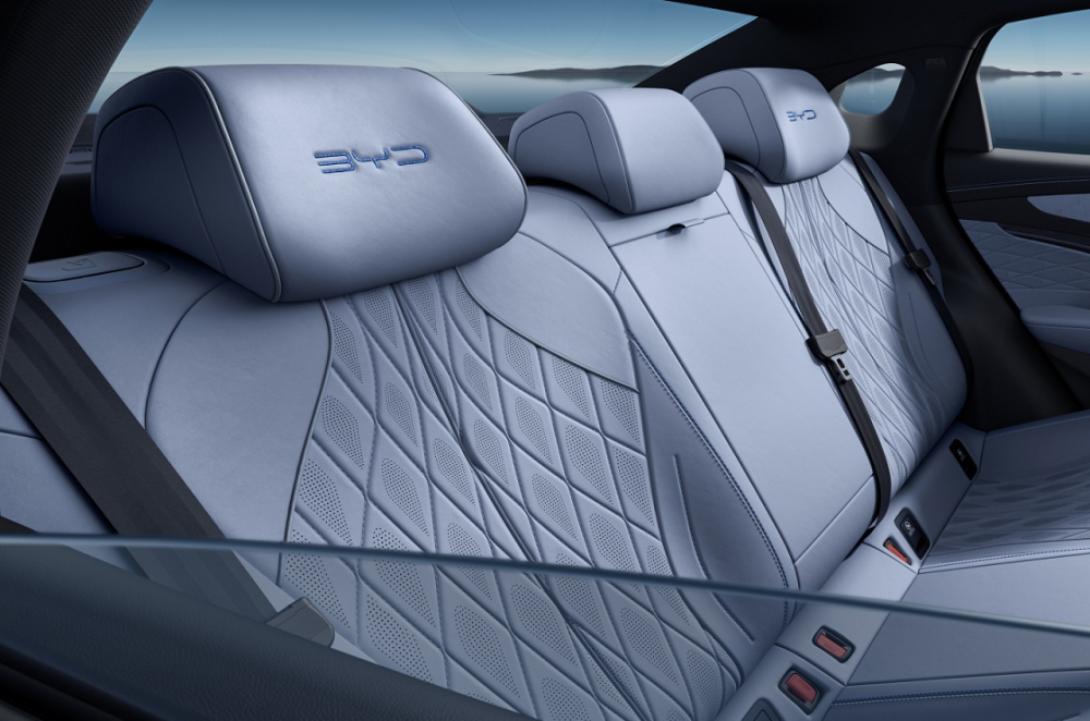 2023全新“奥迪A4”全球首发，2.0T颜值大增，性能媲美M3，帅气